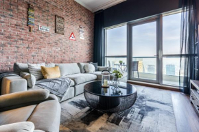 GuestReady - Industrial Theme with Skyline Views